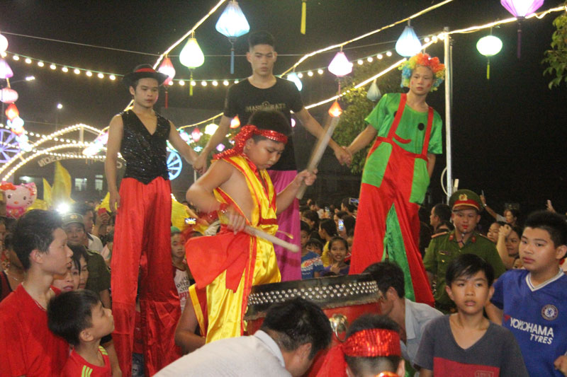 Rực rỡ sắc mầu “Lễ hội Carnaval” - Chợ đêm Lương Sơn