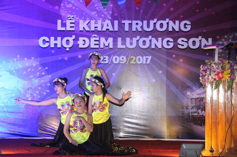 Rực rỡ sắc mầu “Lễ hội Carnaval” - Chợ đêm Lương Sơn